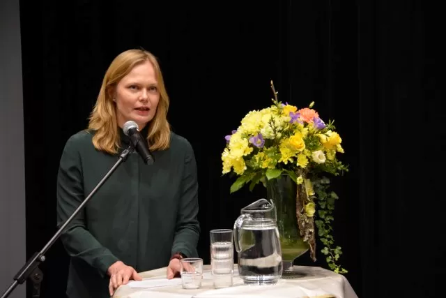 Tieden- ja kulttuuriministei Hanna Kosonen oli koulu- ja kulttuurikampus Kaarnan vihkiäisten kunniavieras.