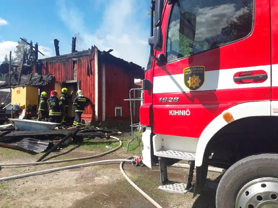 Kankarin navettapaloa sammuttamaan hälytettiin 10 yksikköä.