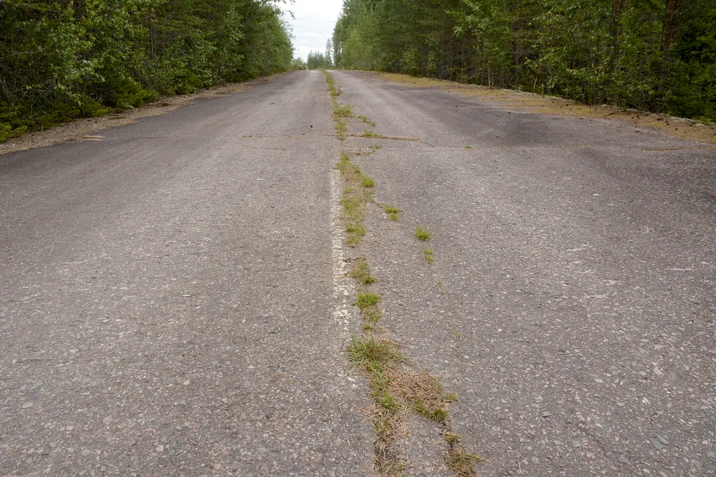 Aiempi pakoputkien testausrata ja tuleva energiapuuterminaali sijaitsevat 650 metrin mittaisella pätkällä entistä valtatie 23:ea. Se jäi käyttämättömäksi, kun kolmostien ja 23:n liittymä Rännärissä siirrettiin nykyiselle paikalleen.