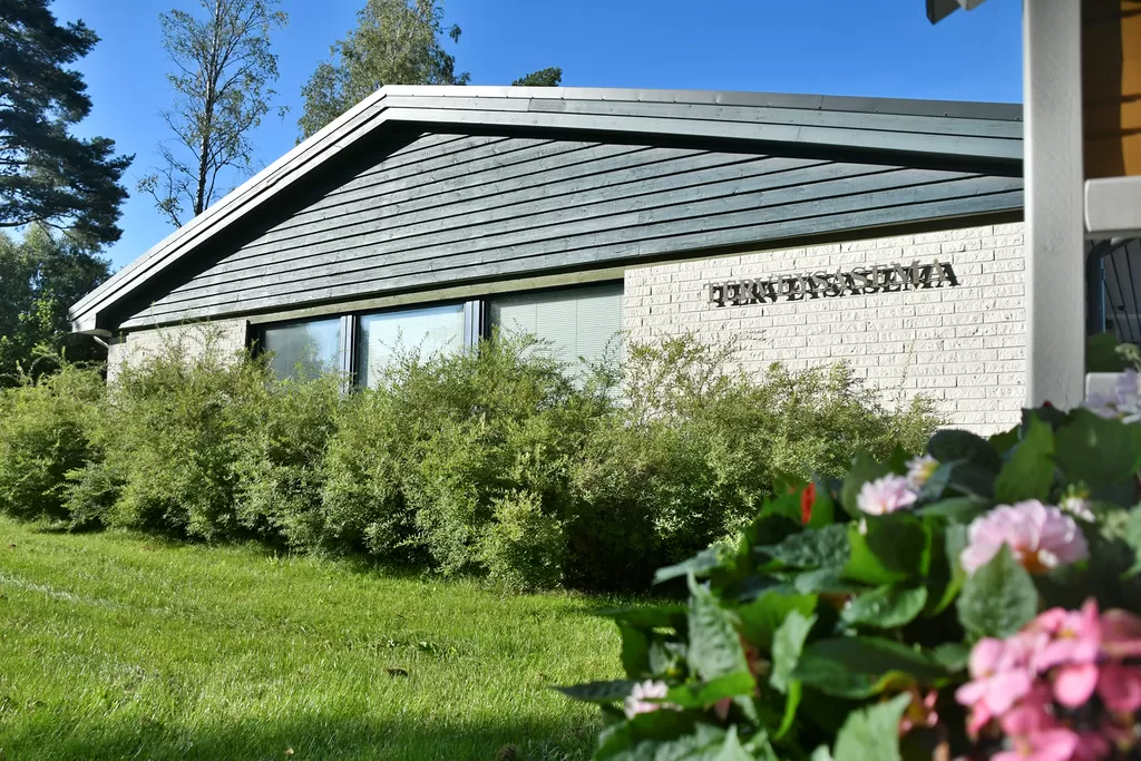 Verottaja on määrännyt Pohjois-Satakunnan peruspalvelukuntayhtymälle 67 500 euron suuruisen veronkorotuksen. Lisäksi PoSa joutuu maksamaan verottajalle ennakonpidätyksiä vuodelta 2019. Tätä summaa PoSa ei paljasta. Vyyhti liittyy palveluostoihin ennakonperintärekisteriin kuulumattomalta Palvelukodit Pomarkun Tilkkutäkki Oy:ltä. Kuva Karvian terveysasemalta, joka on PoSan ylläpitämä.