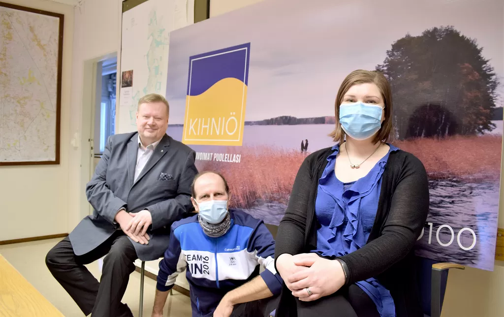 Nyt katsotaan, mihin matkailun kehittämishankkeet johtavat. Vireillä olevista hankkeista kertoivat kunnanjohtaja Petri Liukku, liikunta- ja vapaa-aikaohjaaja Jyrki Järventausta ja sivistysosaston toimistosihteeri Elina Kortesmaa.