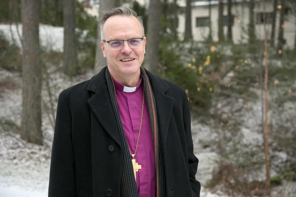 Maaseutupappeus oli aikanaan arkkipiispa Tapio Luoman unelma. Seurakuntaa hän pitää tärkeänä paikallisen identiteetin muokkaajana.
