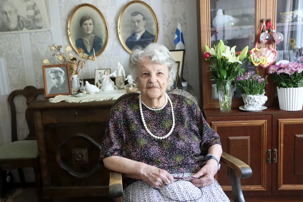Ulla Toivanen nauttii lukemisesta, ristikoiden täyttämisestä ja saunomisesta sekä parhaillaan olevien jääkiekon MM-kisojen katselemisesta.