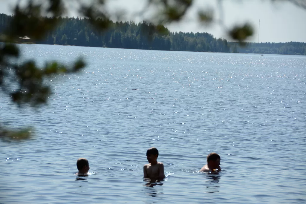 Näillä keleillä kannattaa ennen uimaan menoa aina tarkistaa levätilanne.