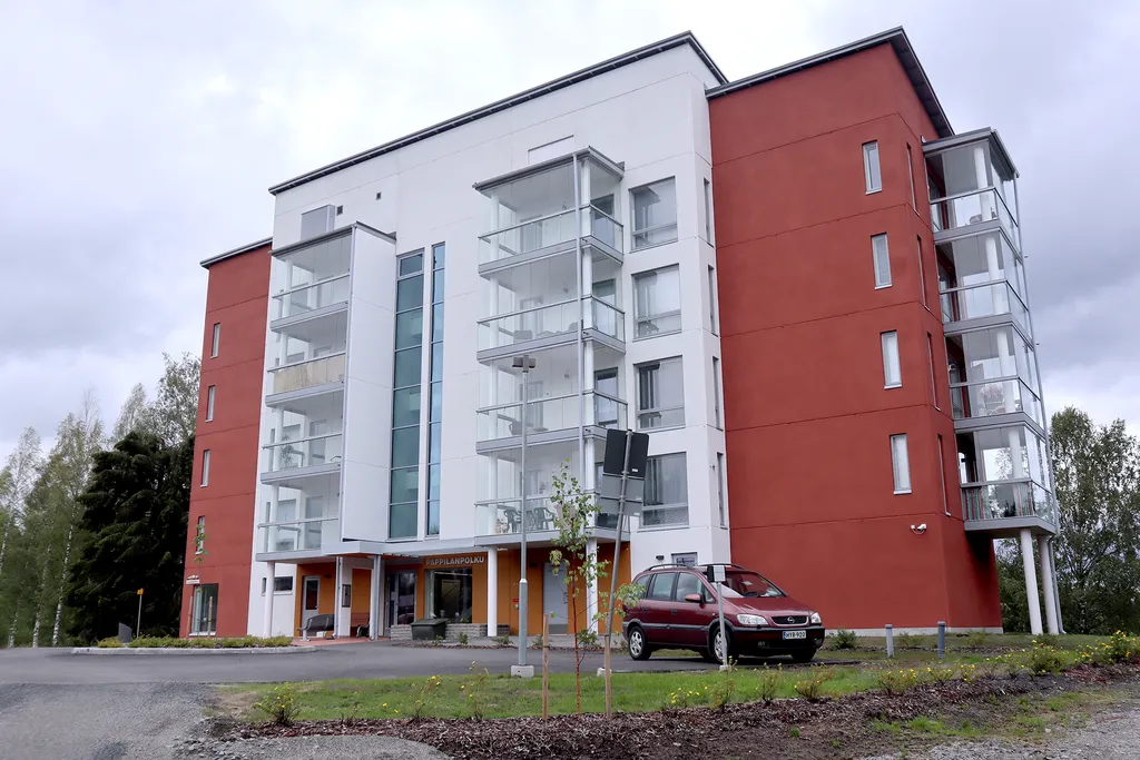 Pappilanpolun senioritalon yhteis- ja monipalvelutilaan hankittuja kalusteita ei ole vieläkään toimitettu.