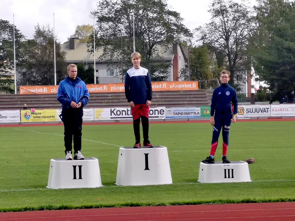 Parkanon Urheilijoiden Riki Honkanen voitti jälleen moukarinheiton. Porissa kisatussa aluehuipentumassa hopeaa sai Uudenkaupungin Kenttäkarhujen Joonas Heinonen ja pronssia Noormarkun Nopsan Aapo Manner.