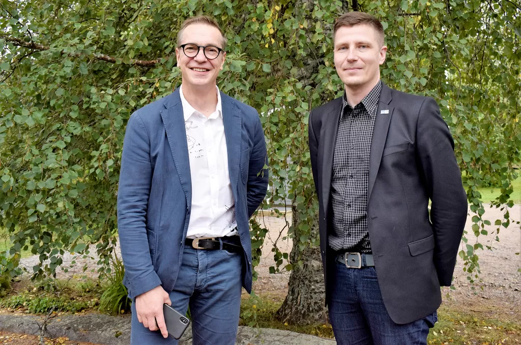 Kaudella 2021–2025 Kihniön kunnanvaltuuston puheenjohtajana toimii Juha-Matti Markkola (kesk) ja kunnanhallituksen puheenjohtajana Hannu Koivistoinen (ps).