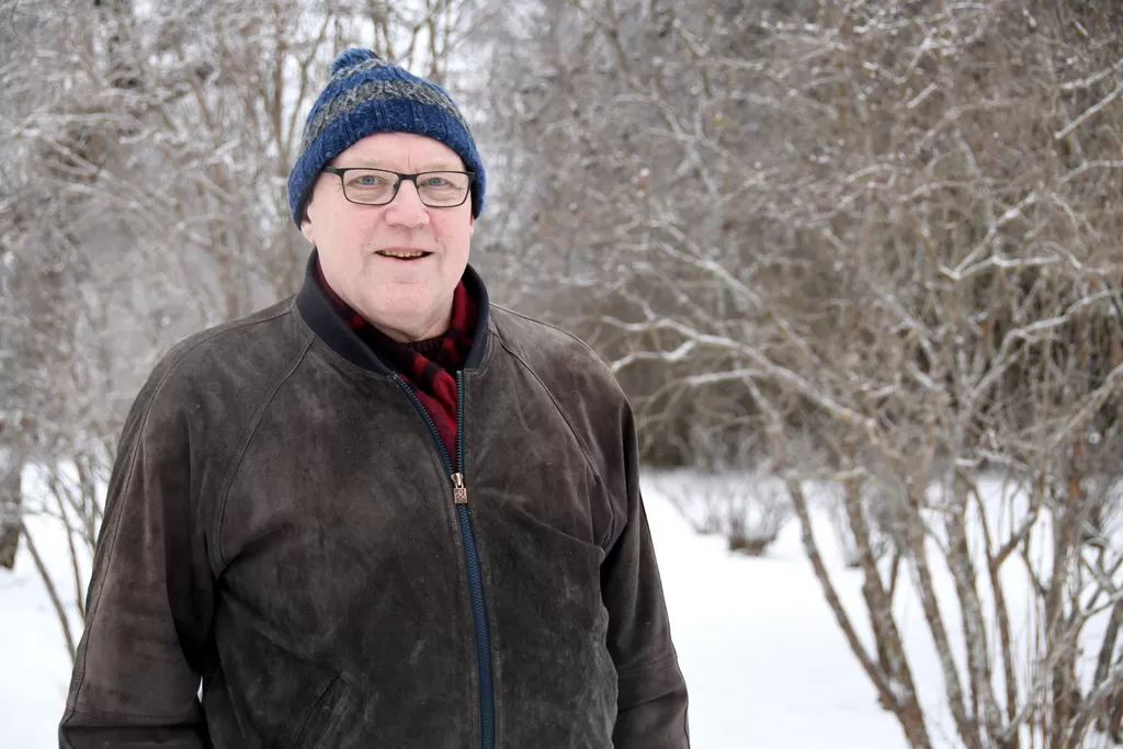 Hannu Tiaisen mottona vaaleissa ja elämässä on "aina heikomman puolella". Aluevaltuutettuna Tiainen pyrkisi pitämään kiinni pienten ja reuna-alueiden kuntien sote-palveluista. 