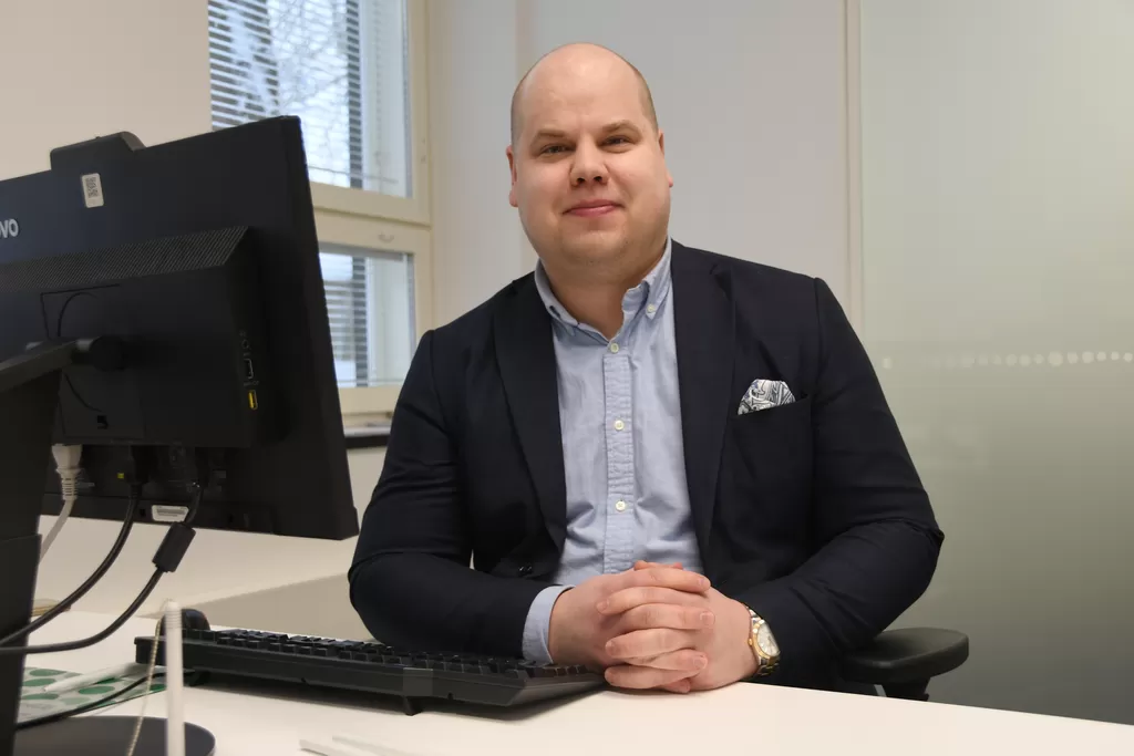 OmaSP lopettaa arvo-osuustilit, mutta pankki suosittelee kumppaniksi Mandatumia, kertoo palvelupäällikkö Karri Kuhalampi.