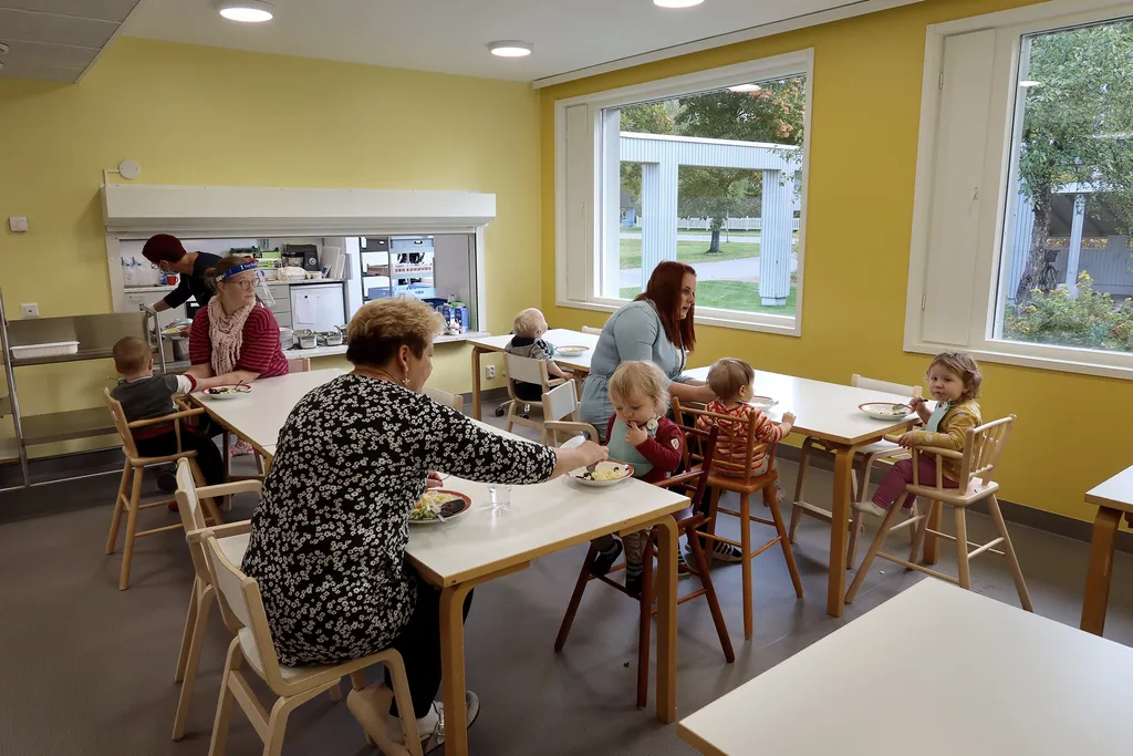 Karvian kunnanvaltuusto päätti varhaiskasvatuksen maksuttomuudesta. Päivähoito on ollut maksutonta pian jo kaksi kuukautta.