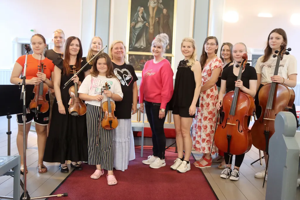 Tämä esiintyjäkaarti tarjoaa sunnuntai-iltapäivän konsertissa sekä klassista että kevyttä musiikkia.