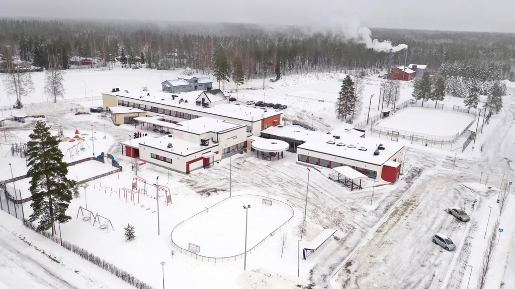 Karvia teetti suunnitelman monitoimikentästä, johon sisältyy myös tekojäävalmius. Nyt vapaa-ajanlautakunta päätti jatkaa hankkeen valmistelua ilman tekojäävalmiutta.