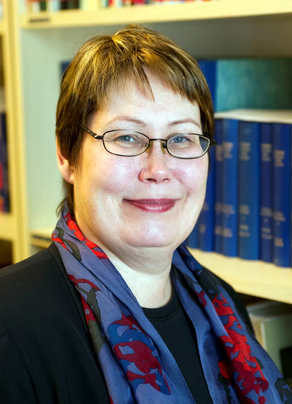 Helsingin yliopiston professori Anne Holli on erikoistunut muun muassa juuri tasa-arvoasioihin politiikassa.